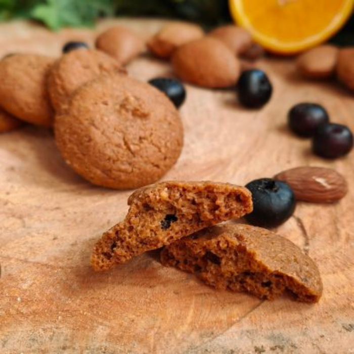 FROLLINI PALEO DI FARINA DI MANDORLA CON MIRTILLI ROSSI E SCORZA DI ARANCE FRESCHE